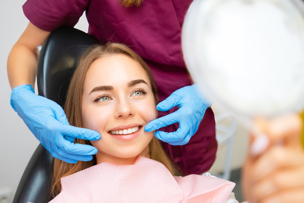 Dental Implant Smile Evaluation and Planning – Dental Implants Dripping Springs Dental professional evaluating a patient’s smile during a dental implant consultation, focusing on comfort, alignment, and long-term results – Dental Implants Dripping Springs